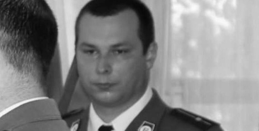 31-letni mł. asp. Marek Mieczkowski policyjny mundur założył...