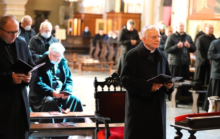 Kraków. Arcybiskup Marek Jędraszewski zwrócił uwagę na problem apostazji [ZDJĘCIA] 