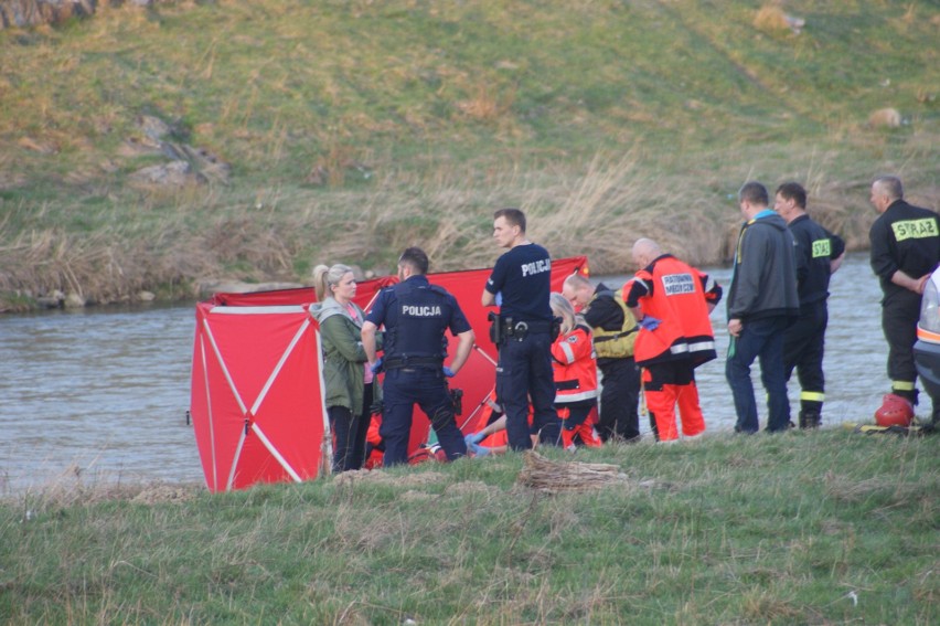 Nowy Targ. Strażacy wyłowili zwłoki z Dunajca [FOTO]