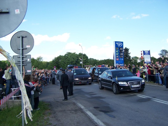 Wizytę papieża Benedykta XVI w Polsce w 2006 roku do dzisiaj wspominają w Chełmku i Bobrku. Na trasie witały go tłumy wiernych