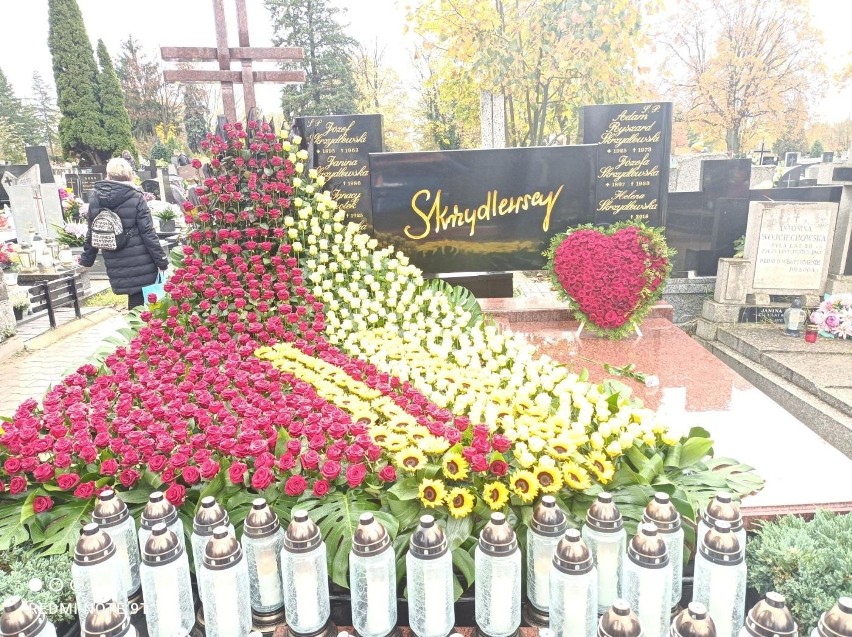 Oto zdjęcia grobu Heleny Skrzydlewskiej na cmentarzu Zarzew. Grób Heleny Skrzydlewskiej wygląda imponująco!
