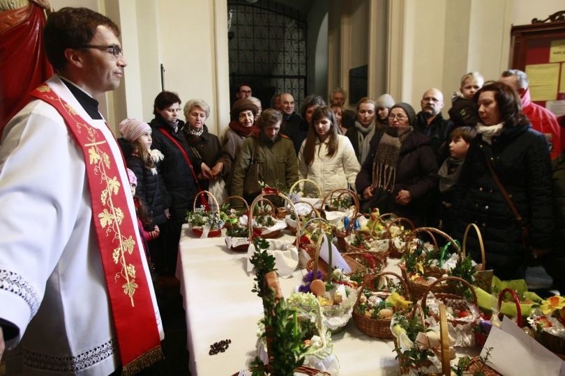 Sobota wielkanocna w Łodzi - święcenie pokarmów