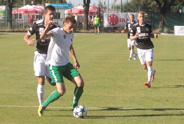 Łukasz Białożyt (z piłką) strzelec jedynego gola dla Radomiaka w meczu z Wigrami Suwałki.