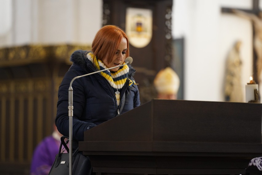 "Modlitwa za Ukrainę". W Bazylice Mariackiej odprawiono mszę św. w intencji pokoju pod przewodnictwem arcybiskupa Tadeusza Wojdy