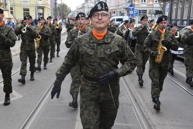 Wojewódzkie obchody Święta Niepodległości trwały kilka godzin. Ich centralnym punktem był uroczysty przemarsz przez miasto oraz apel na pl. Grunwaldzkim.