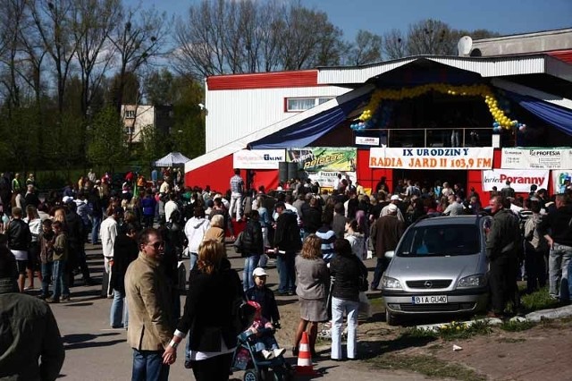 Radio Jard II obchodziło swoje urodziny przed klubem Krąg