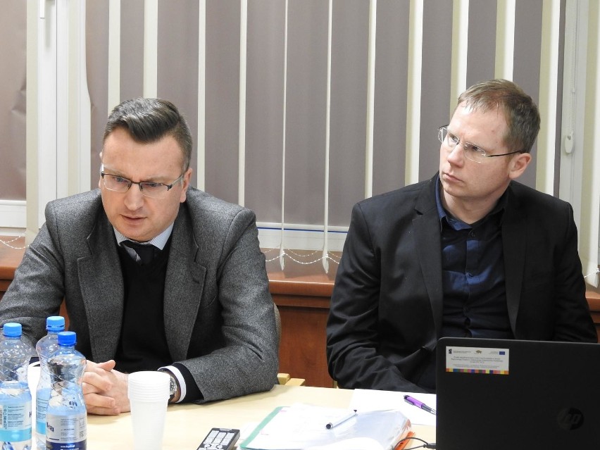 Wiceprezydent Rafał Rudnicki (z lewej) podaje, że w 2018...