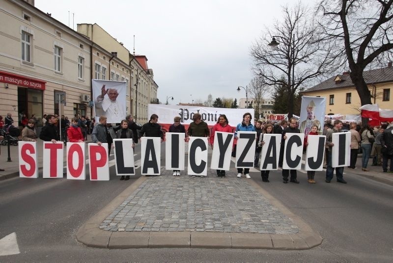 W dzisiejszym marszu „Stop laicyzacji” wzięło udział ok. 5...