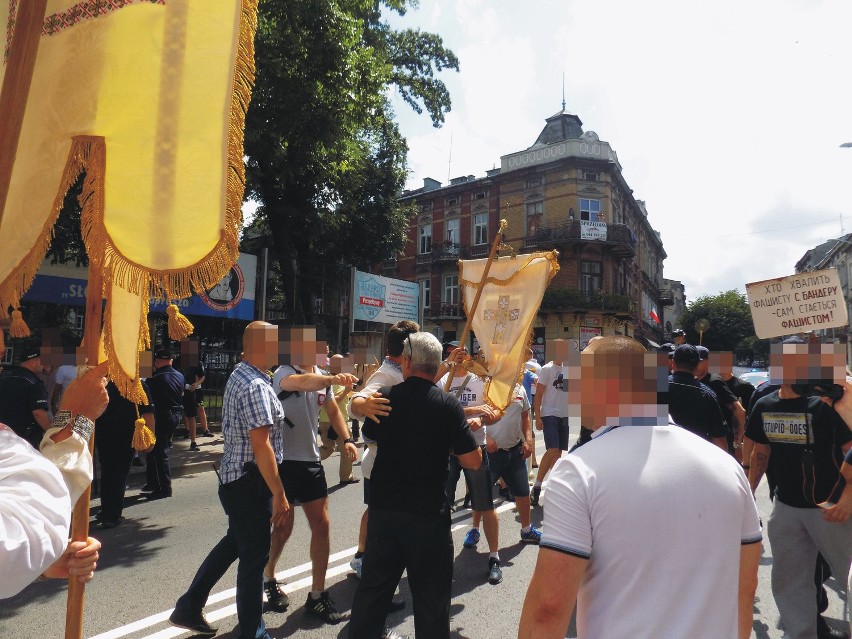 Procesja w Przemyślu. 23 zatrzymanych, 9 z zarzutami [FOTO, WIDEO]