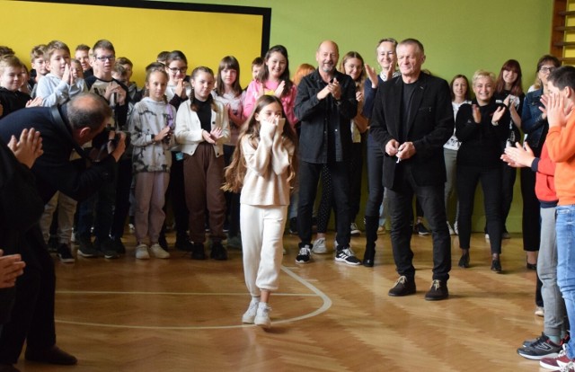 Zwyciężczyni eliminacji do Eurowizji Junior została powitana w swojej szkole z wszelkimi honorami!Przejdź do kolejnego zdjęcia --->