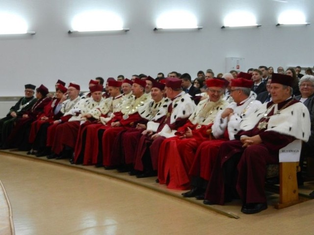 Rektorzy polskich uniwersytetów wzięli też udział w inauguracji roku akademickiego na UZ.