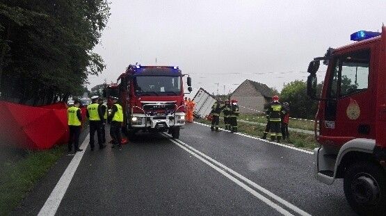 Motkowice. Wypadek ciężarówki z osobówką na drodze krajowej numer 78, jedna osoba nie żyje