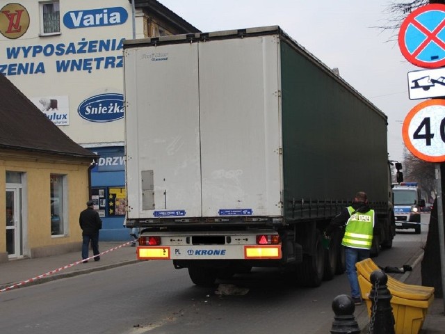 73-latek potrącony przez TIR-a zmarł w szpitalu