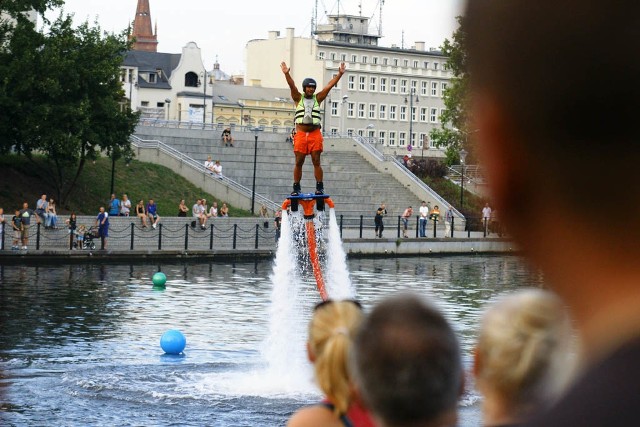 Podczas Water Show organizatorzy zaprezentowali m.in.  flyboard.