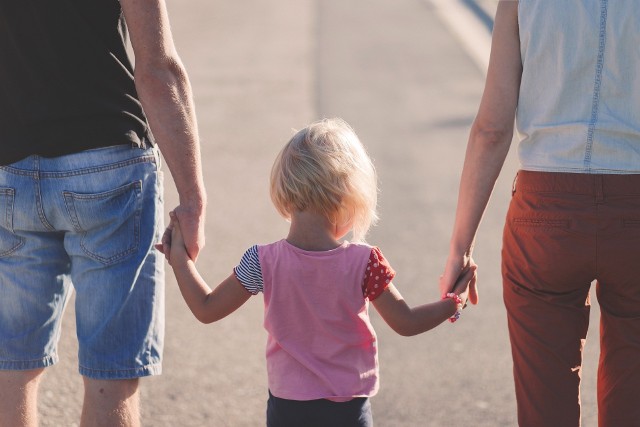 Zastanawiasz się, jaki psychiatra dziecięcy jest najlepszy w Łodzi i województwie łódzkim? Który specjalista pomoże najlepiej twojemu dziecku? Przygotowaliśmy zestawienie najlepszych psychiatrów dziecięcych z naszego regionu zdaniem pacjentów. Ranking został stworzony na podstawie opinii użytkowników portalu znanylekarz.pl. Kogo polecają pacjenci? Sprawdź!