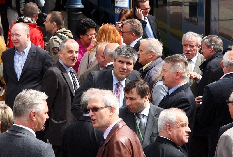 Inauguracyjny odjazd pociągu ze Szczecina na lotnisko w...