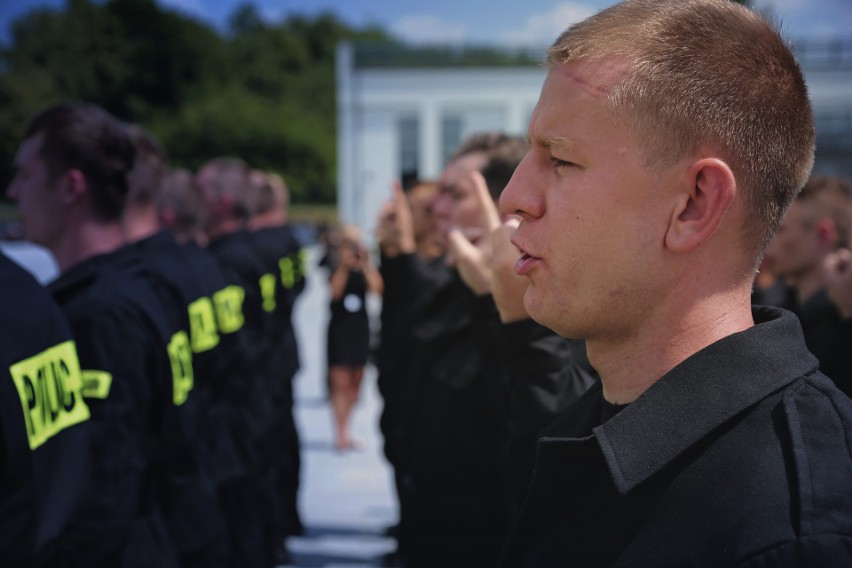 Kraków. Ślubowanie nowych policjantów w garnizonie [ZDJĘCIA]