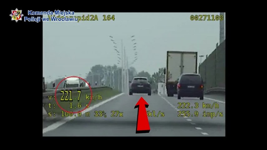 Szwed pędził ponad 220 km/h na S8. Bo spieszył się na spotkanie [FILM]