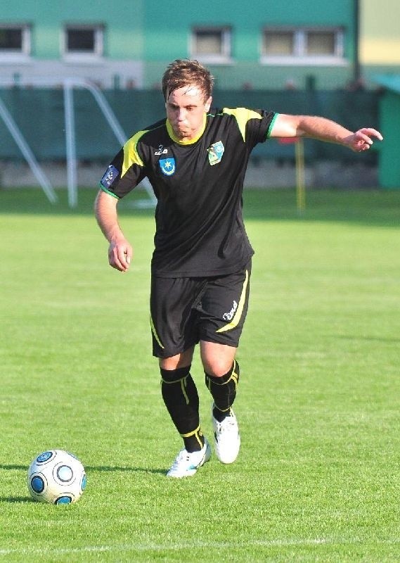 Bartosz Madeja, piłkarz Siarki Tarnobrzeg, wierzy w awans swojego zespołu do drugiej ligi.