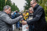 Wsparcie dla Hospicjum im. ks. Dutkiewicza i WOŚP zamiast kwiatów i zniczy na pogrzebie Adamowicza