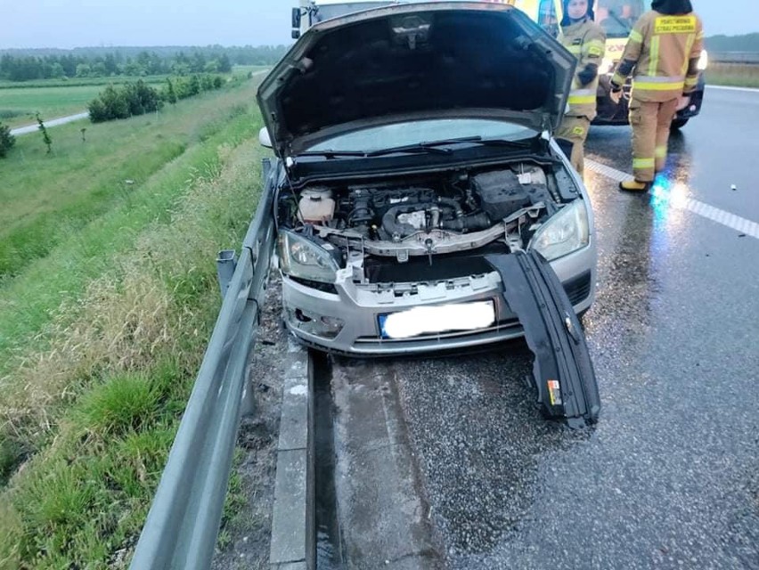 Łódzkie: Wypadek na autostradzie A2. Zderzyły się dwa samochody: ciężarowy i osobowy