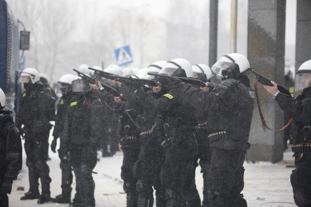 Zamieszki pod siedzibą JSW