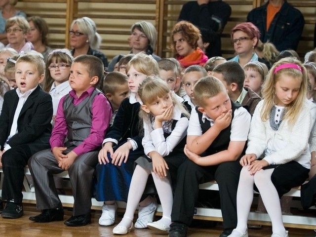 Około 12 tysięcy uczniów rozpoczęło dzisiaj naukę w szkołach podstawowych, gimnazjalnych i ponadgimnazjalnych w Słupsku.