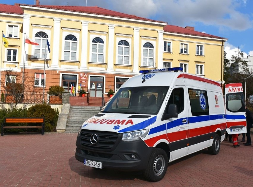 W poniedziałek 28 lutego nowy ambulans został przekazany do...