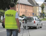 Bytów: Policjanci z kamerą nagrywają kierowców na skrzyżowaniu