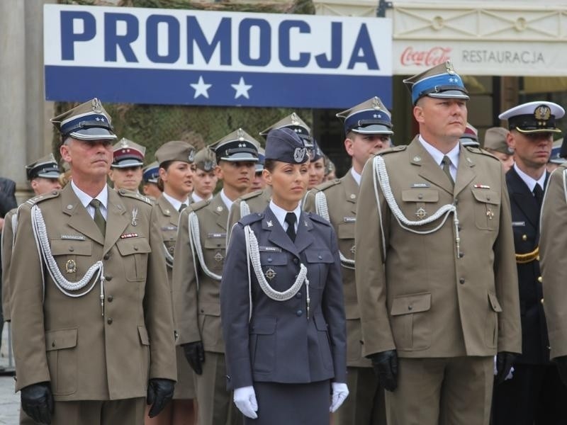 Wrocław: Armia ma nowych oficerów. Na Rynku odbyła się promocja (ZDJĘCIA)