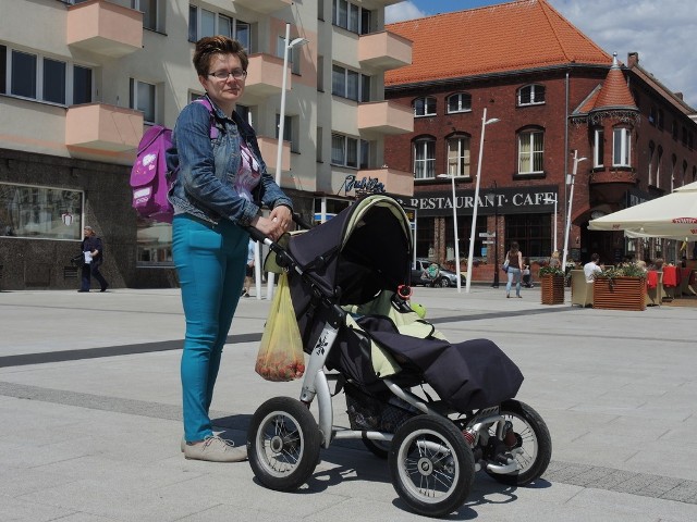 Agnieszka Świderska uważa, że w poruszaniu po placu ważna jest kultura zarówno rowerzystów, jak pieszych. Jej zdaniem rowerzyści powinni dostosować się do natężenia ruchu pieszych. 