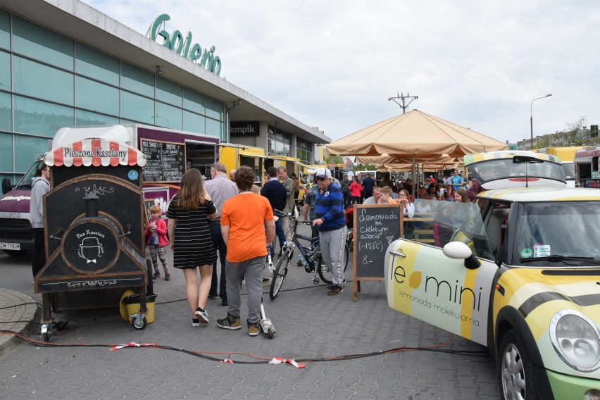 Food trucki przed Galerią Łomża