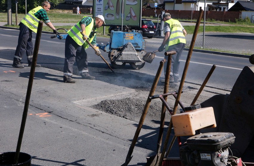 Drogowcy zabrali się do pracy. Naprawiają ulice w Grudziądzu  [zdjęcia]