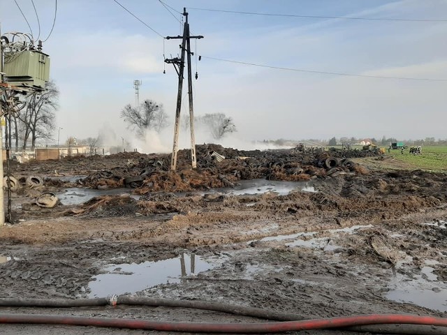 OSP papowo Biskupie gasiło pożar w Mgoszczu i nadal pomagało przy pożarze składowiska opon w Raciniewie