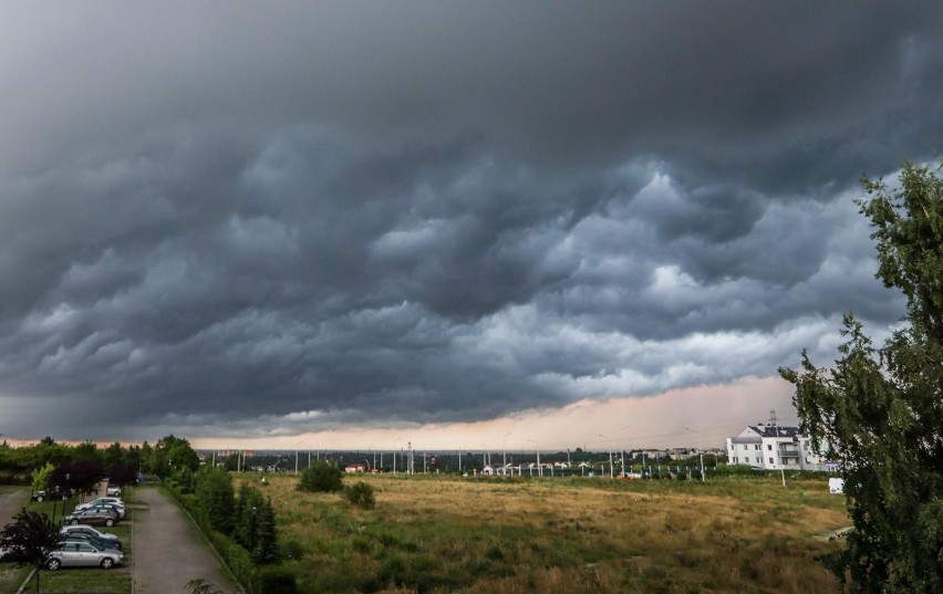 IMGW ostrzega przed burzami w poniedziałek. Także w Kujawsko-Pomorskiem