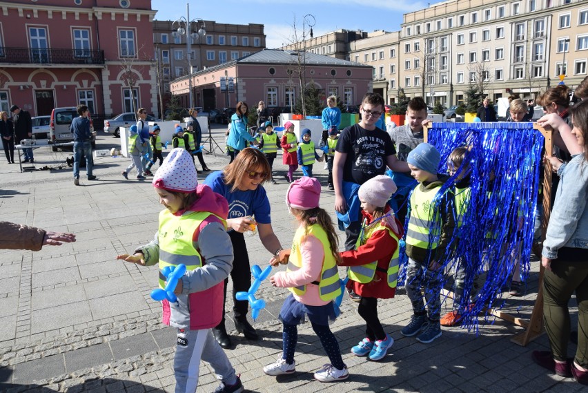 „Przystanek autyzm” to happening w Dzień Autyzmu na placu...