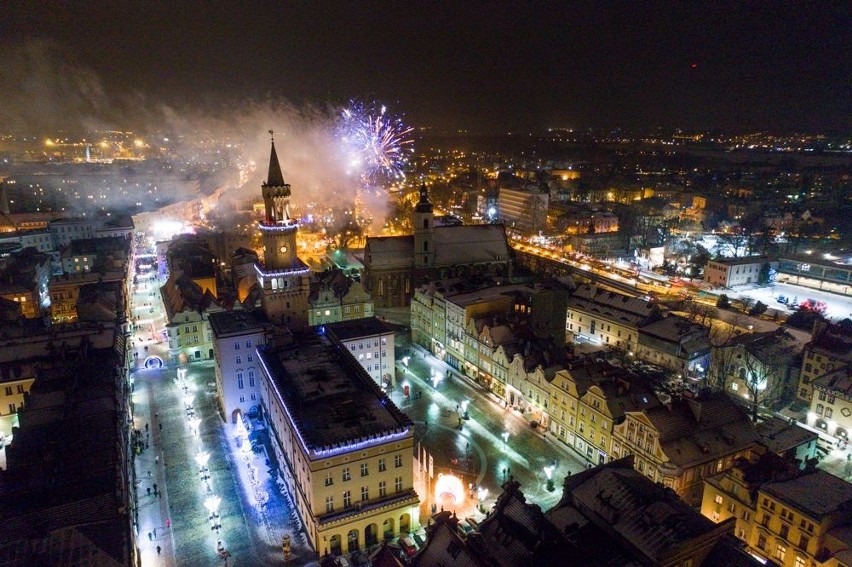 Światełko do nieba w Opolu. Zdjęcie z drona.