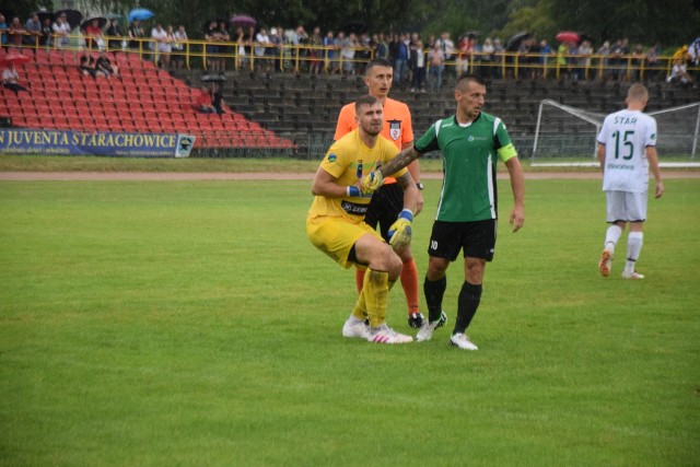 Artur Marzec ze Staru Starachowice tym razem nie zachował czystego konta, ale jego zespół wygrał mecz