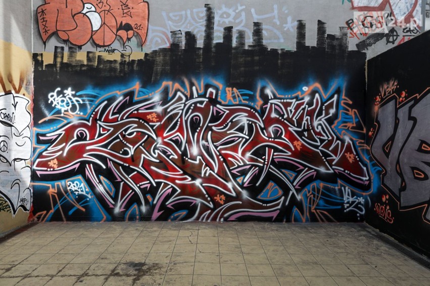 W Szczecinie wyznaczono ściany na legalne graffiti. Mają specjalne oznaczenie. Zobacz ZDJĘCIA szczecińskich graffiti