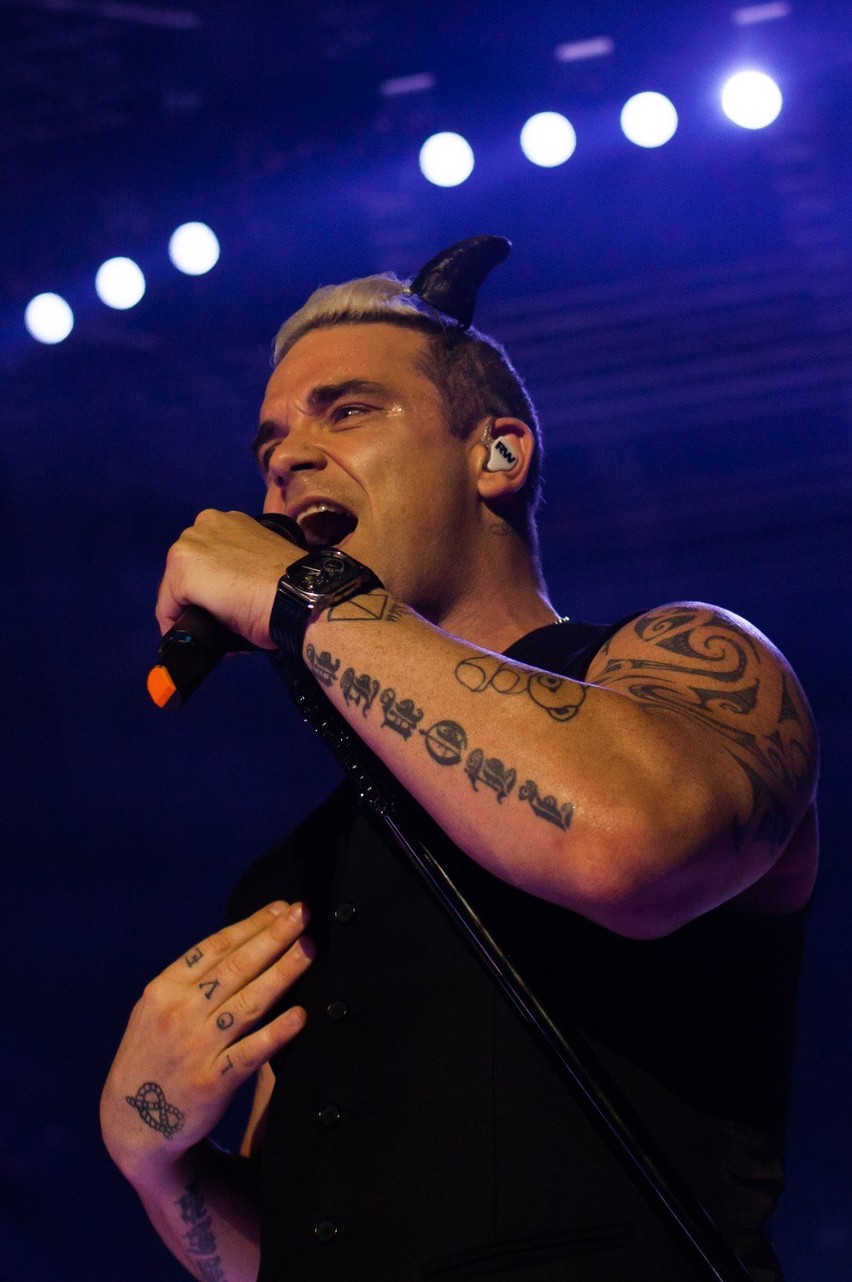 Robbie Williams zagrał koncert w Kraków Arenie. Artysta porwał publiczność! [ZDJĘCIA]