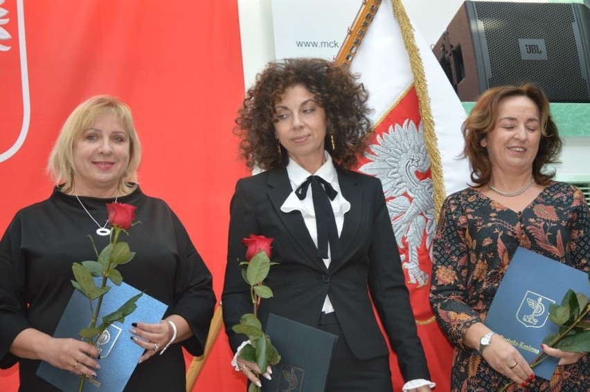 Dzień Edukacji w Skarżysku. nauczyciele dostali medale i finansowe nagrody (DUŻO ZDJĘĆ)