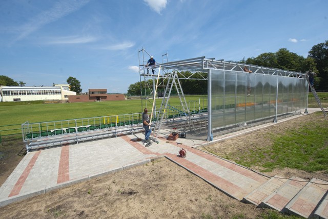 Manowo ma nowy stadion. Otwarcie w sobotęStadion posiada krytą trybunę i 500 siedzisk, w tym tzw. "klatkę" dla kibiców gości.