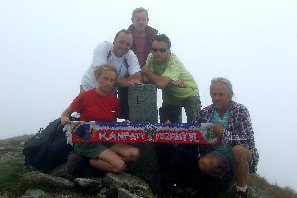 Na fotografii uczestnicy wyprawy na górę Narodnaja plus koleżanka nie uczestnicząca w tegorocznej wyprawie.