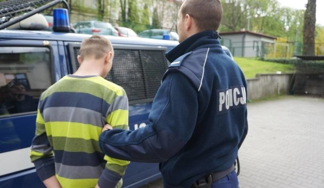 Policjanci odnaleźli mężczyznę w innym pustostanie, przy ulicy Granicznej. Trafił do policyjnego aresztu.