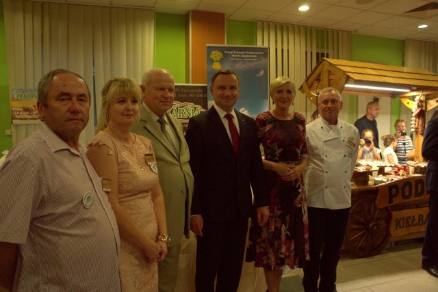 Piekarnia Ryszarda Głoda z Kazanowa przygotowała stoisko z pieczywem na Dożynkach Prezydenckich 2016 w Spale.