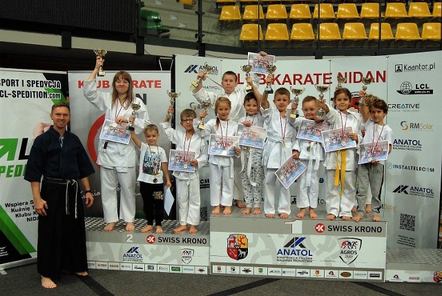 Aż 54 medali zdobyli reprezentanci Klubu Karate NIDAN Zielona Góra w jednym turnieju.