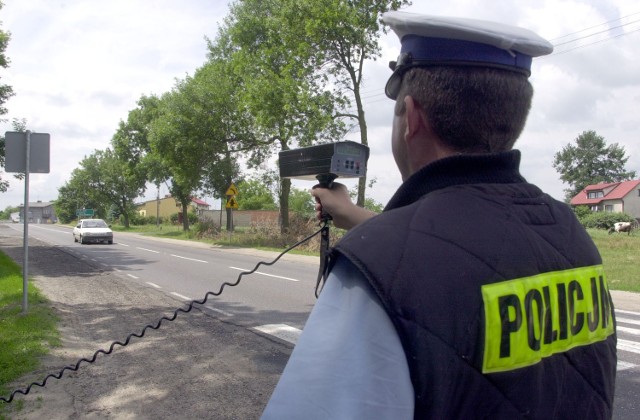 Podczas akcji "Wielkanoc", policjanci kontrolują m.in. prędkość, z jaką poruszają się kierowcy