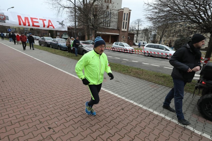 Zobacz kolejne zdjęcia. Przesuwaj zdjęcia w prawo - naciśnij...