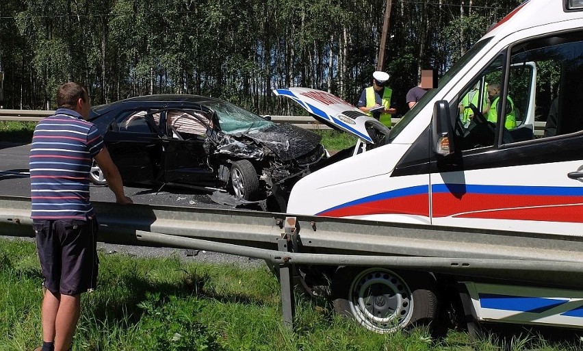 Kierowca karetki z chojnickiego szpitala wioząc chorą...