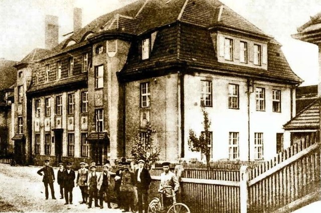 Taki Kędzierzyn opuścił - jeszcze jako dziecko Gerhart Baron. Na zdjęciu: dawny budynek poczty.